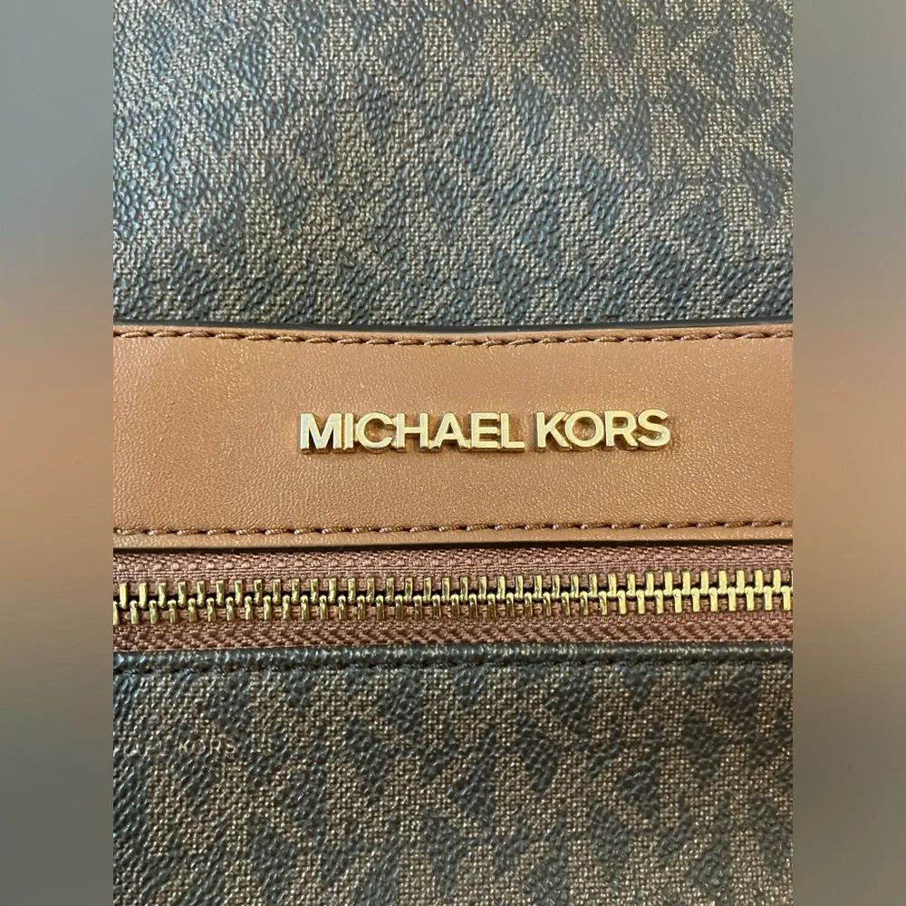 Michael kors kenly monogram brown leather backpack - Picture 8 of 10